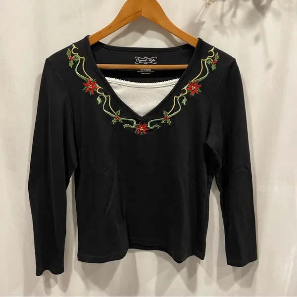 Adorable 90’s-y2k black white collar embroidered holiday bling trim top - Image 5
