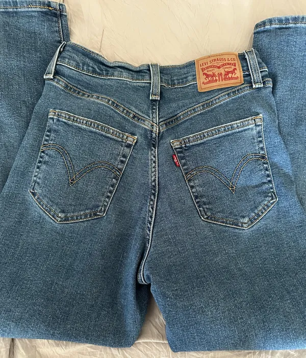Ribcage Levi’s Straight Ankle Jeans High-Rise - Image 3