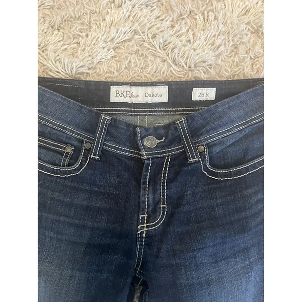 BKE‎ Dakota Straight Leg Jeans Dark Wash Blue Contrast Stitch Womens 28R - Image 4
