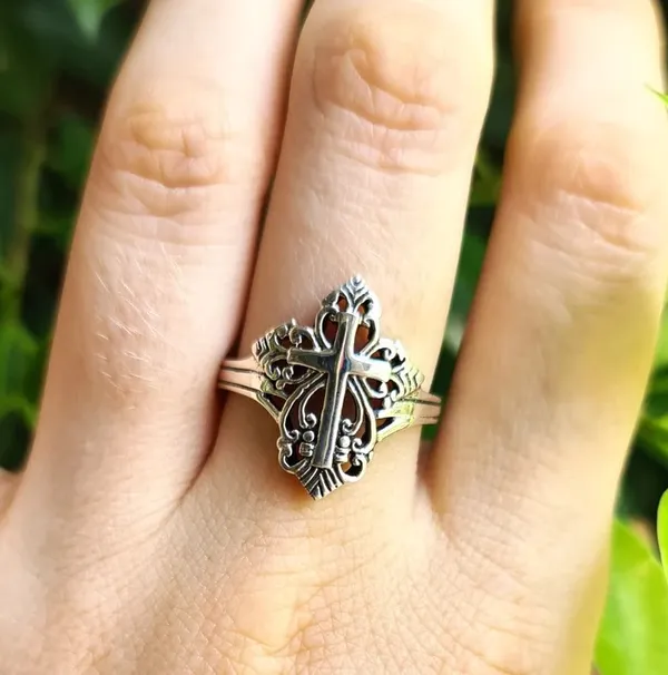 Boutique New Vintage Look Silver Cross Filigree Ring Size 8 - Image 4