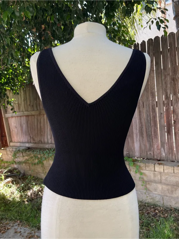 Aritzia Babaton sculpt Black Ribbed V-Neck Tank Top minimalist streetwear L - Image 3