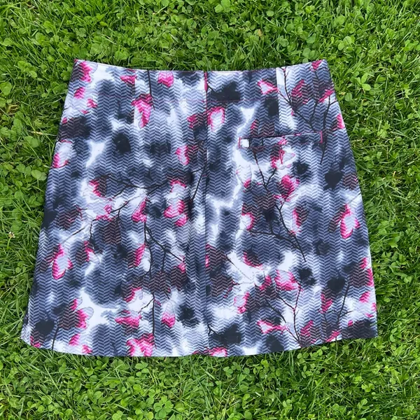 Lady Hagen Golf Tennis Skort Black White Fuchsia Pink Floral Pattern NWOT - Image 2