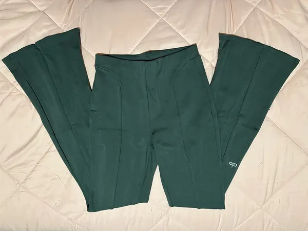 Alo High-Waist 7/8 Zip It Flare Leggings - Cactus Green - Image 5