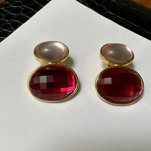 Signed Avon - Gold Tone / Pink Rhinestone Clip-on Clip On Earrings - Image 5