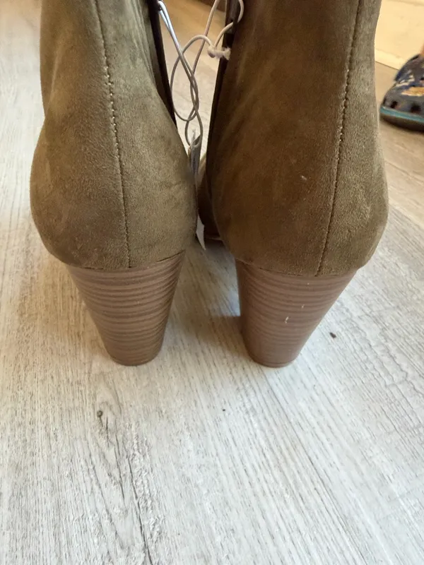 Old Navy Women’s Ankle Booties Olive Green Block Heel Size 10 New With Tag - Image 4