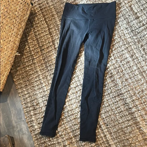 Lululemon Black Mesh Cut Out Full Length Leggings Size 2 - Image 2