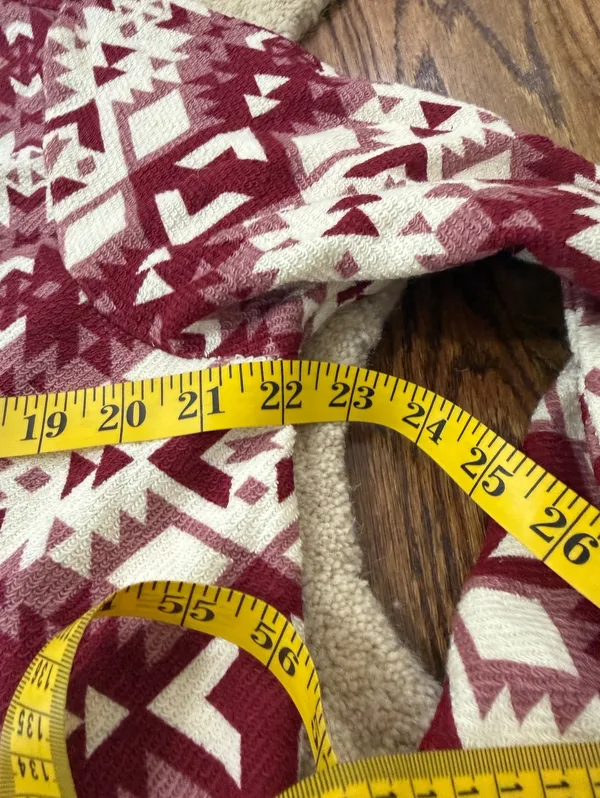 NWTs Ariat Fillmore Shirt Jacket in Burgundy and Cream Aztec Pattern, Size M - Image 7