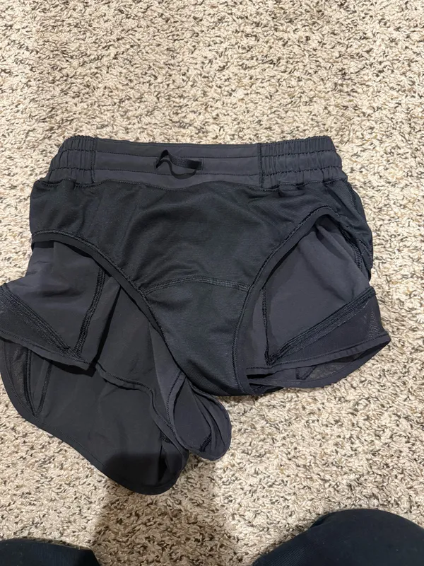 Lululemon Hotty Hot Short II *2.5" - Image 5