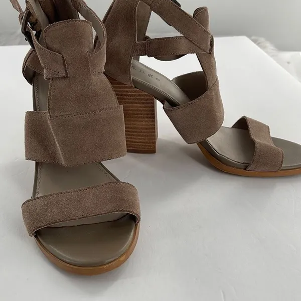 Hinge size 7.5 taupe leather zipper back 4” heeled sandals. - Image 3