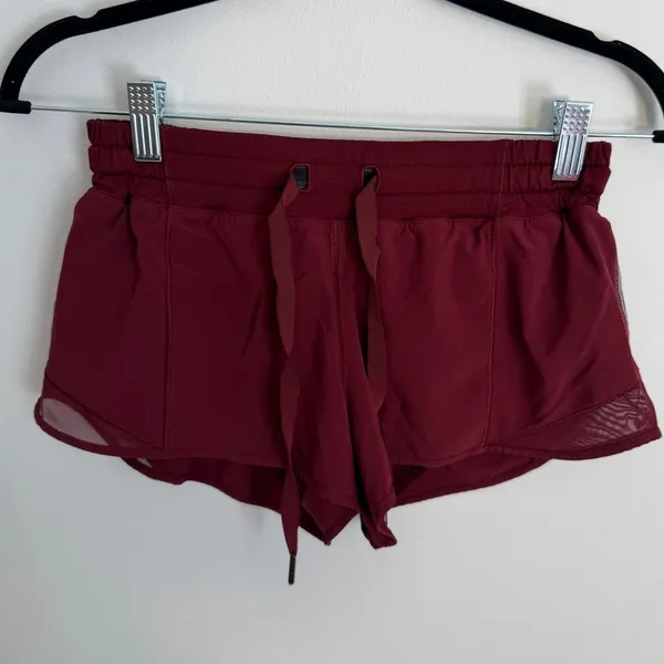 Lululemon Hotty Hot Short 2.5" size 4 - Image 3