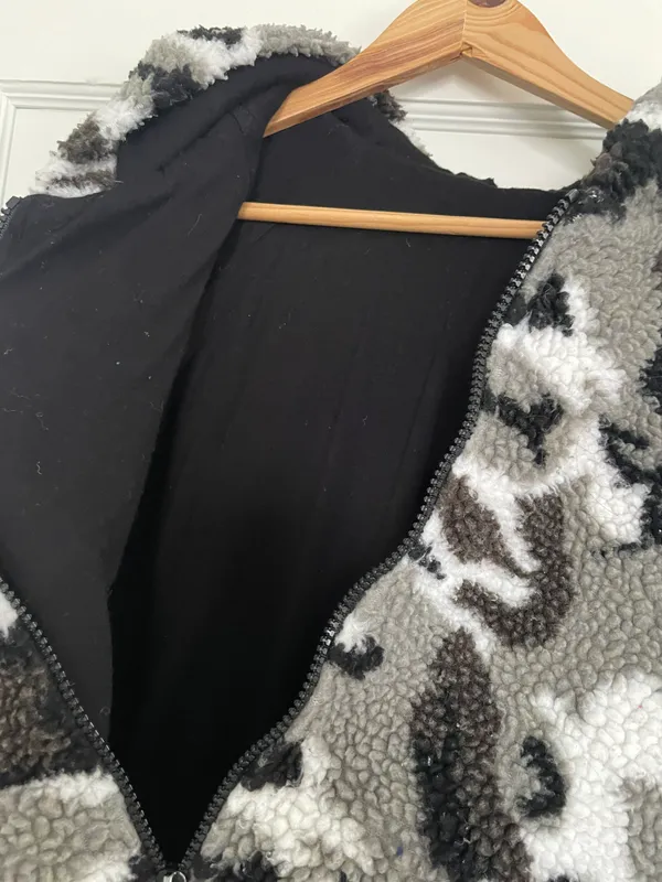 Strut this Black Camo Sherpa Abby Jacket - Image 3