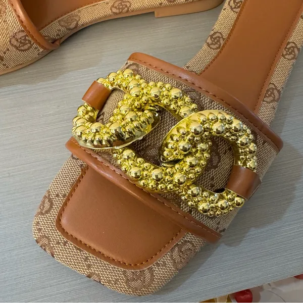 New. Elegant Women’s Flat Slide Sandals with Gold Chain Accent – Square Toe Tan Size 8 - Image 7