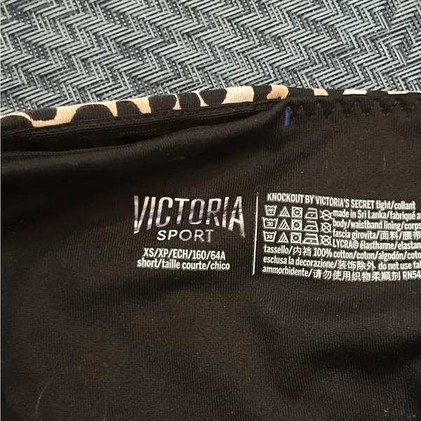 Victoria Sport Capri Leggings - Image 4
