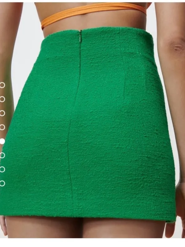 Zara Emerald Green High-Waist Mini Skirt with Gold Buttons - Image 3