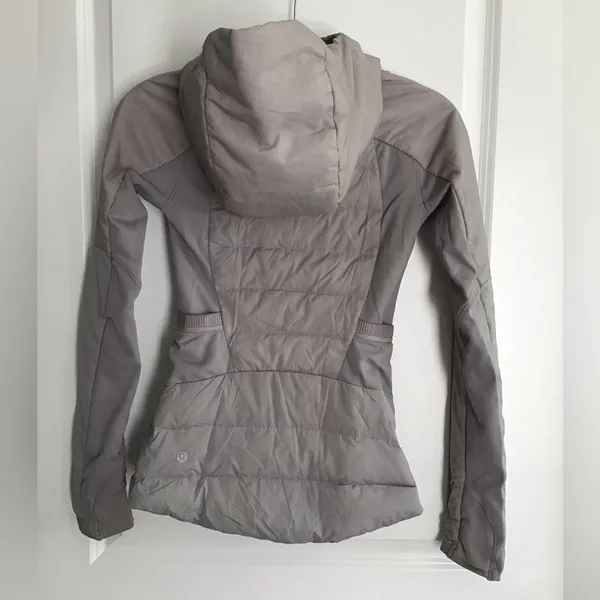 Lululemon Down For It All Jacket Size 0 Gray Hooded Full Zip Puffer - Image 3