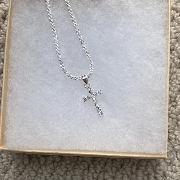 NEW Cubic Zirconia Pave Silver Cross Pendant Necklace 18” Length NIB - Image 2