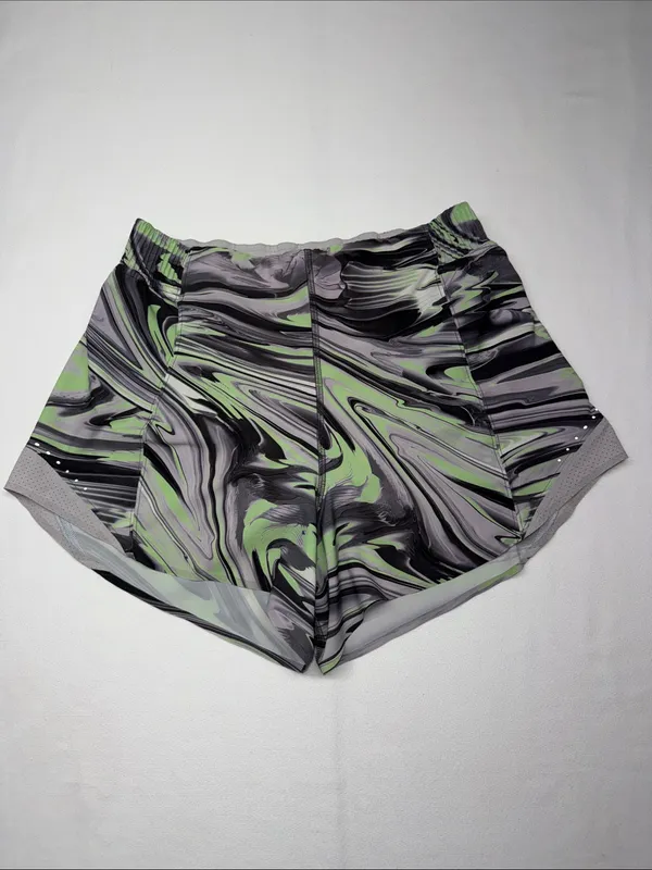 Lululemon Hotty Hot High-Rise Short 4" *Special Edition - Image 4