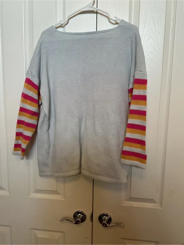 Light Crème V-Neck Sweater with Pink & Gold Heart Accents - Image 4