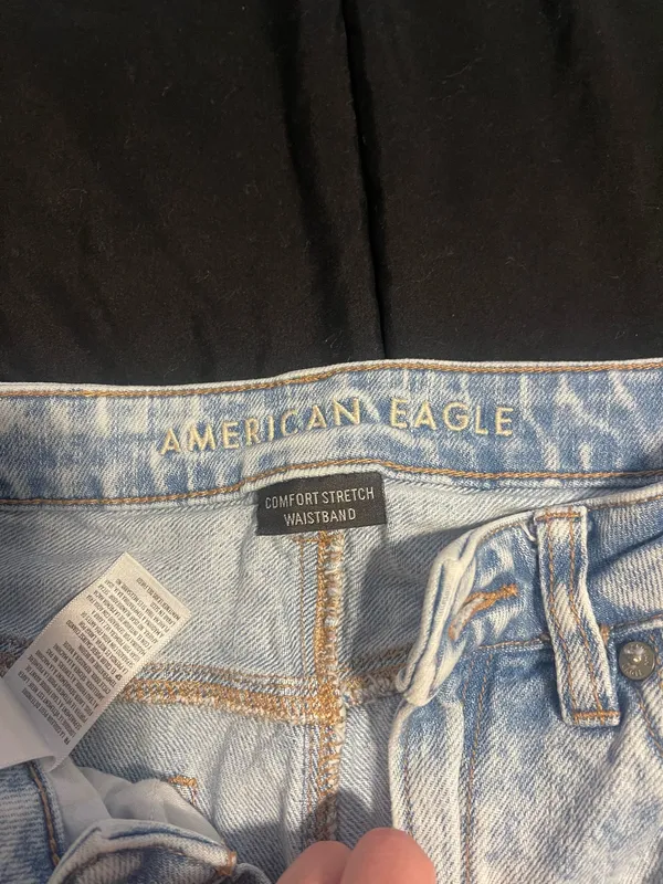 American Eagle Mom Jeans Ripped  - Image 3