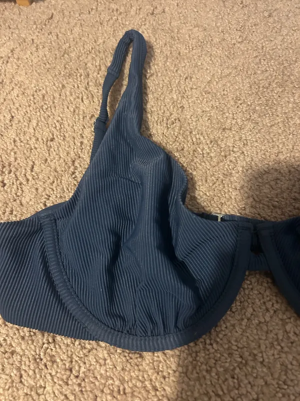Abercrombie Ribbed Underwire Bikini top in Navy Blue - Image 2