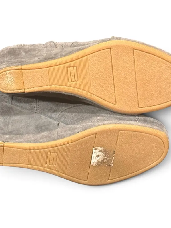 Toms suede ankle wedge bootie grey - chic and comfortable for everyday - Image 8