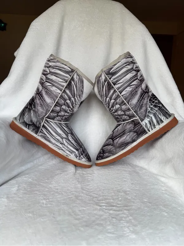 Women’s Winter Boots with Angel Wing Print Plush Fleece Lining Size 40 - Image 4