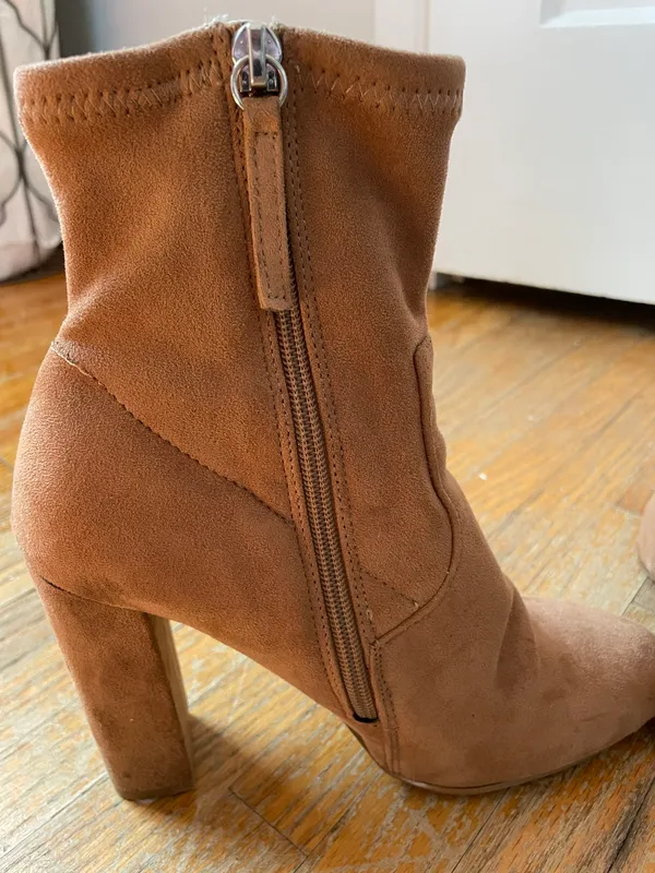 Steve Madden Suede Camel Booties with High Heel • Size 7.5 - Image 5