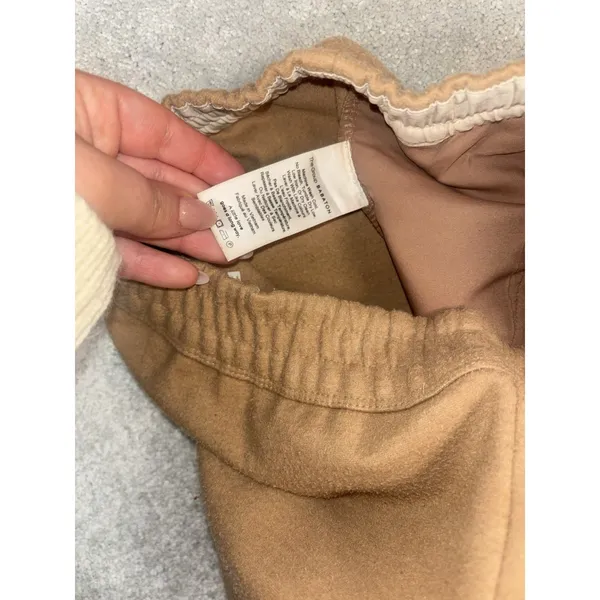 the group babaton pull on pants‎ aritzia camel xs front seam Flow Shown On Back - Image 5