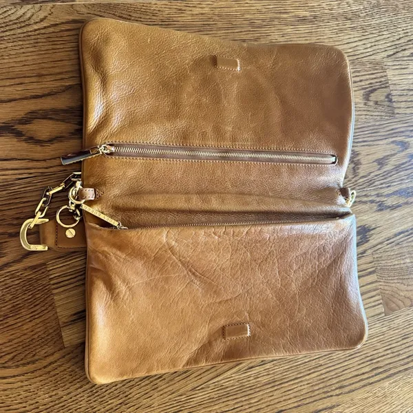 Tory Burch Bombe Tan Riva Leather Handbag with Strap and Gold Accents - Image 6