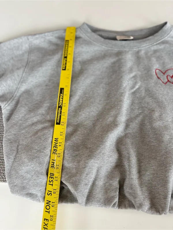 Universal Thread Gray Embroidered Heart Bubble Hem Cropped Crewneck Sweatshirt L - Image 8