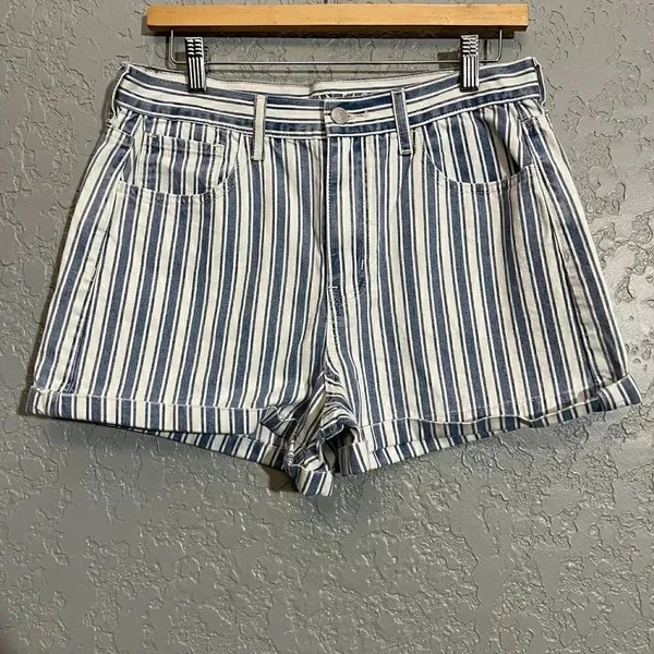 American Eagle Mom Shorts New - Image 2