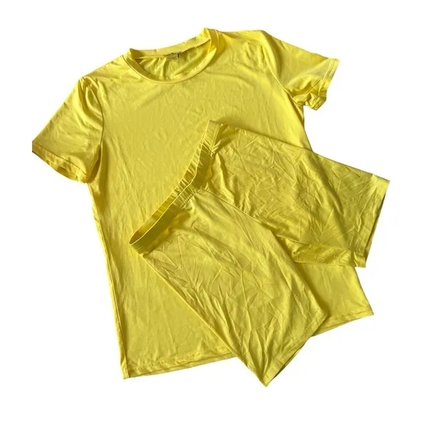 Daisy Yellow biker shorts set. NWOT. Medium - Image 2