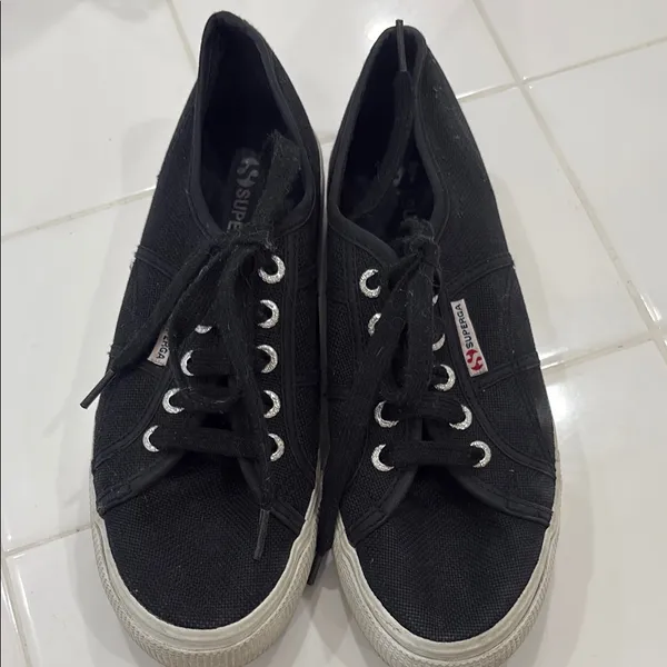 Trendy Black Canvas Sneakers - Image 2