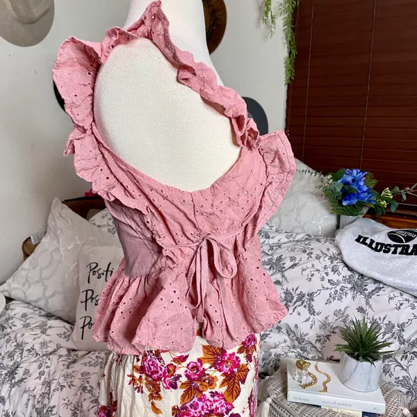 Boutique NEW Pink Eyelet Top - Image 3