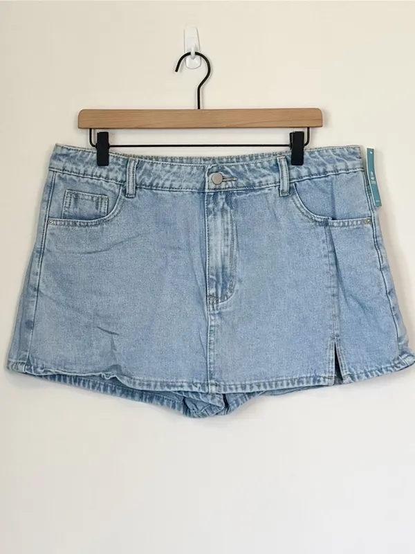 NWT Cupshe Blue Denim Notched Hem Mini Skort - Size: Extra Large - Image 3