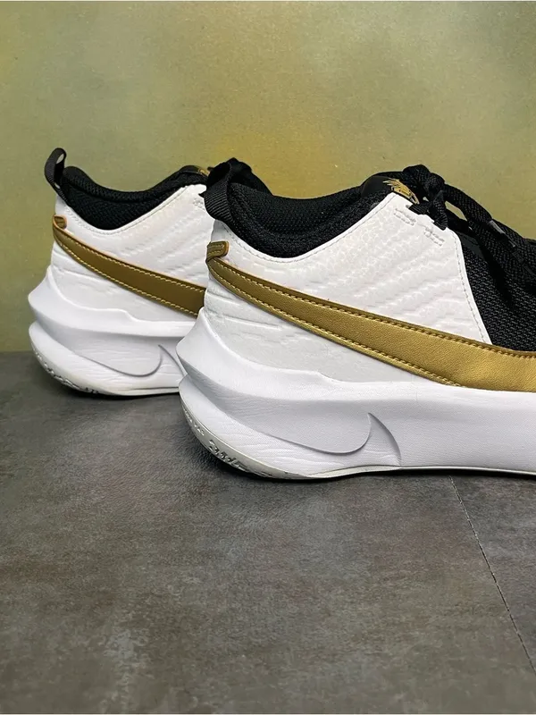 Nike Team Hustle D 10 GS Black Metallic Gold White Women's Sneakers Size 7-7.5 - Image 10