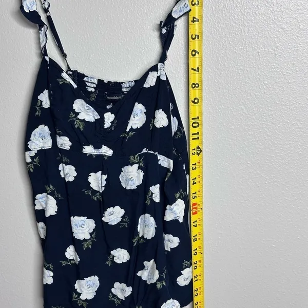 Abercrombie &‎ Fitch Women Casual Preppy Navy Blue Floral top Blouse size Small - Image 7
