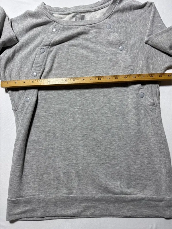 GAP Cozy Gray Snap-Button Sweatshirt - Size Small - Image 4