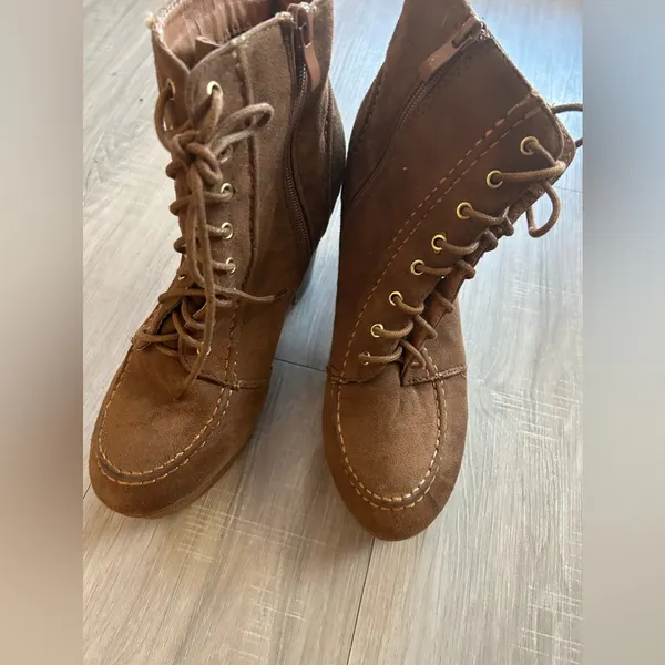 Bold and Beautiful: Platform Heeled Boots for Women - Image 4
