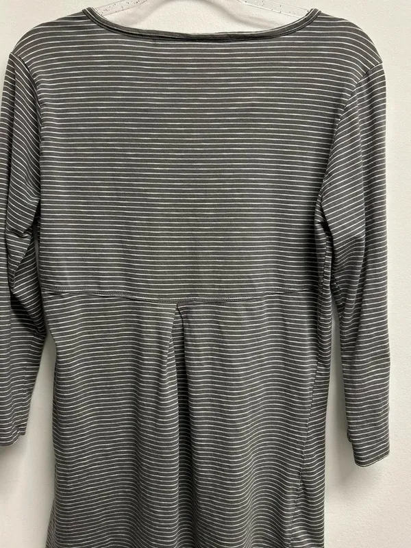 Toad&Co Tamaya Dos Gray and White Striped V-Neck Long Sleeve Organic cotton Top - Image 2