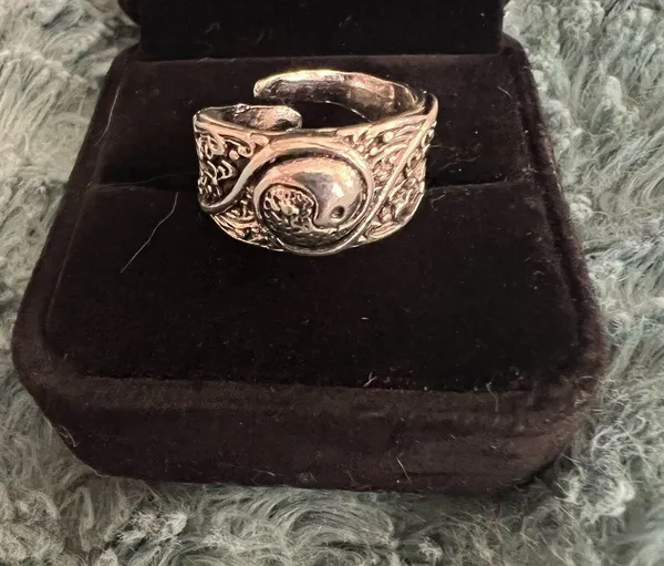Women’s Stainless Steel Silver Band Size 7 - Image 2