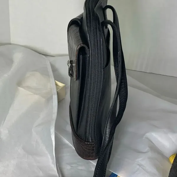 Brighton One World leather 20” strap zip around bag - Image 5