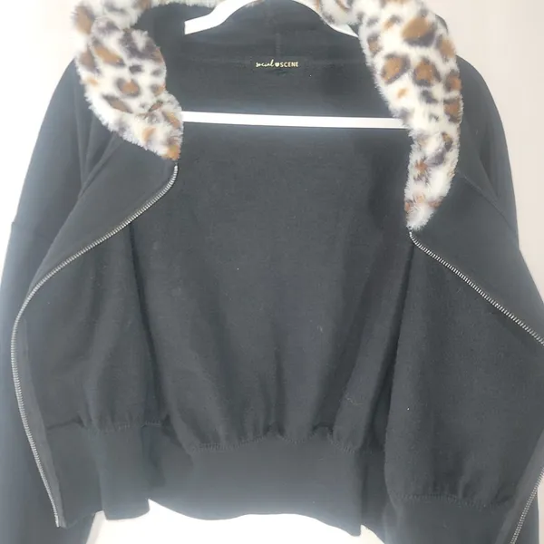 Social Scene Black Cropped Zip Up Hoodie Sm Faux Fur Leopard Hood Pom Poms Bratz - Image 8