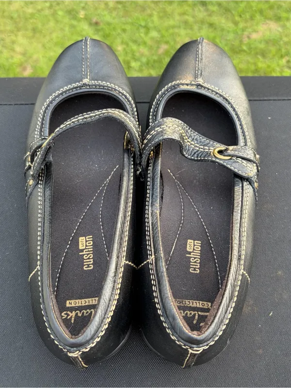 Clarks Black Mary Jane Flats with Contrast Stitching Sz 9.5 - Image 7