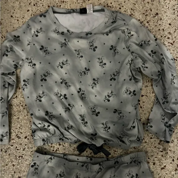 Disney two piece pajama long sleeve X-Large set - Image 3