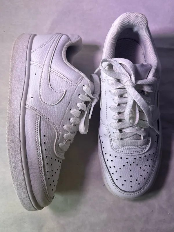 Nike White Mesh Low-Top Sneakers with Black Logo - Image 4