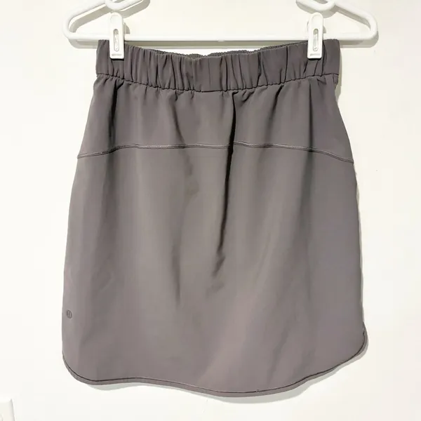 Lululemon On The Fly‎ Skirt *21" Magnum Grey Athletic Skirt Size 6 - Image 5