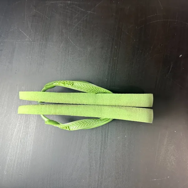 HAVAIANAS Lime Green Classic Flip Flops Size 6 - Image 4