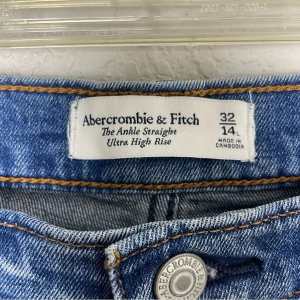 Abercrombie & Fitch Ankle Straight Ultra High Rise Blue Jeans Size 14 Long - Image 4