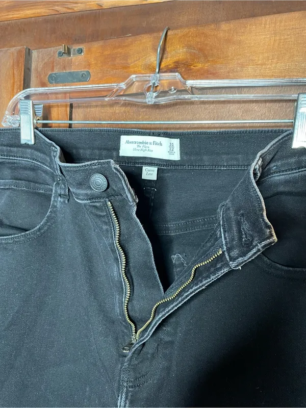 Abercrombie Curve Love Flare Jeans Ultra High Rise Black Wash Grunge Size 31 12 - Image 3